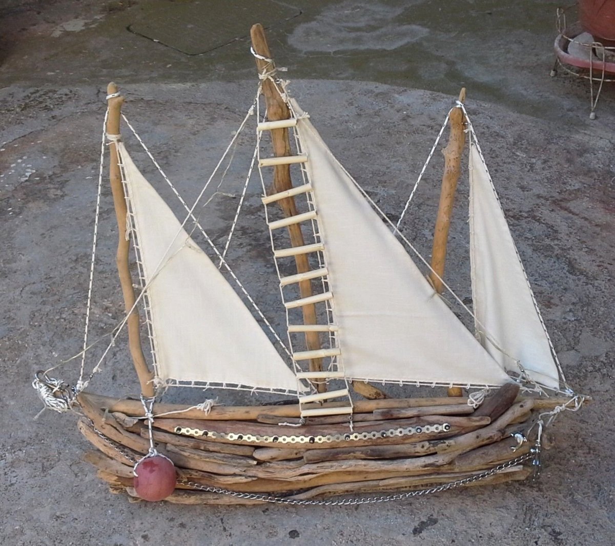 Кораблик из природного материала