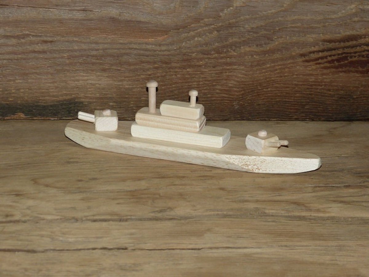 Игрушка корабль из дерева