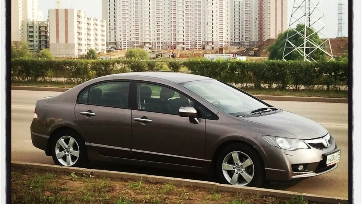 Хонда Цивик 4д коричневый