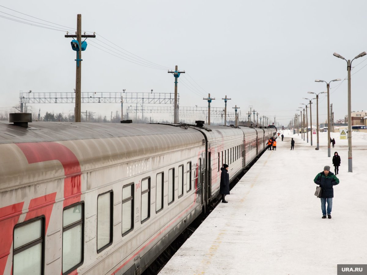 Поезд станция Сургут