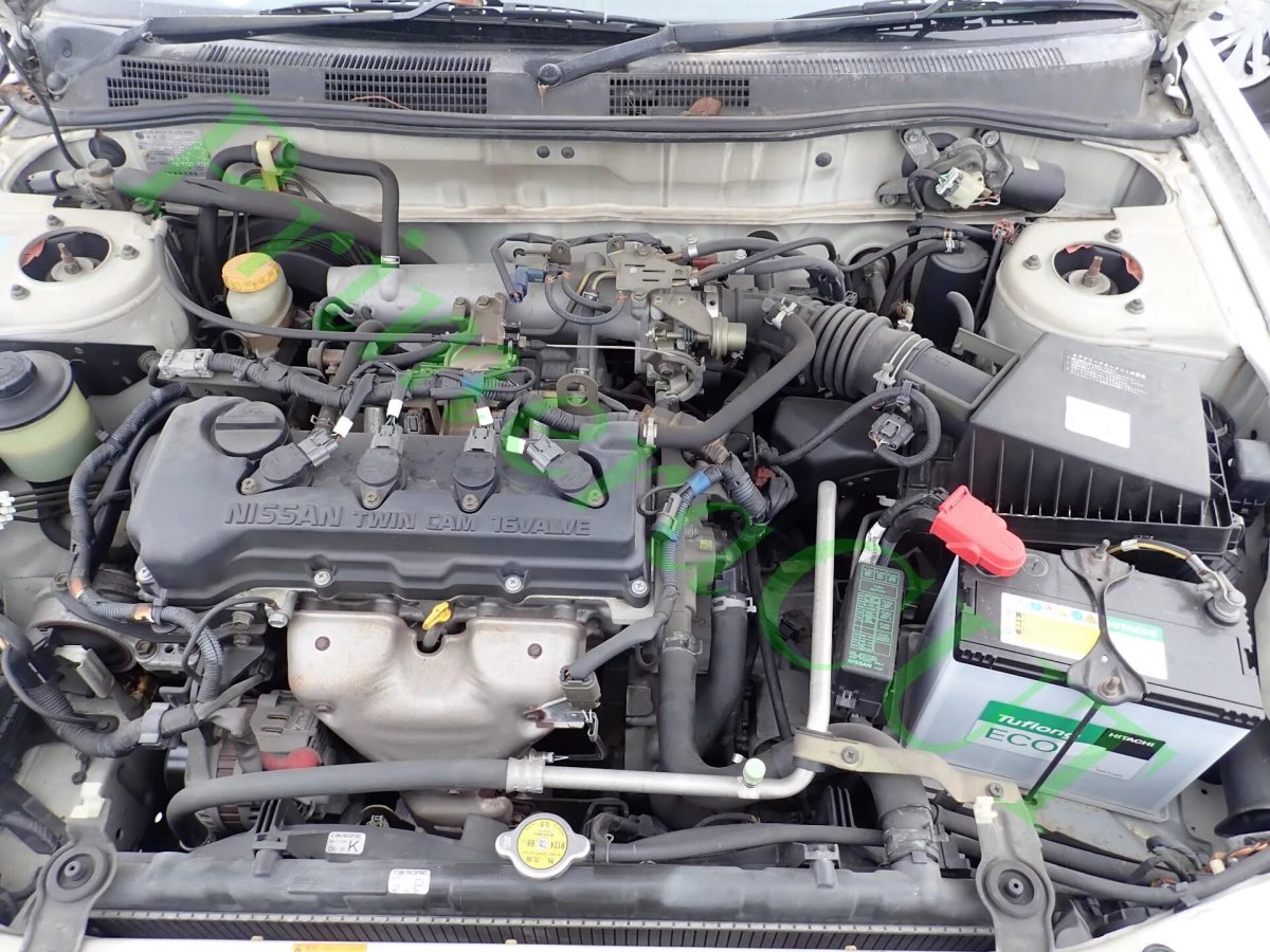 Nissan Expert 2000 подкапотное пространство