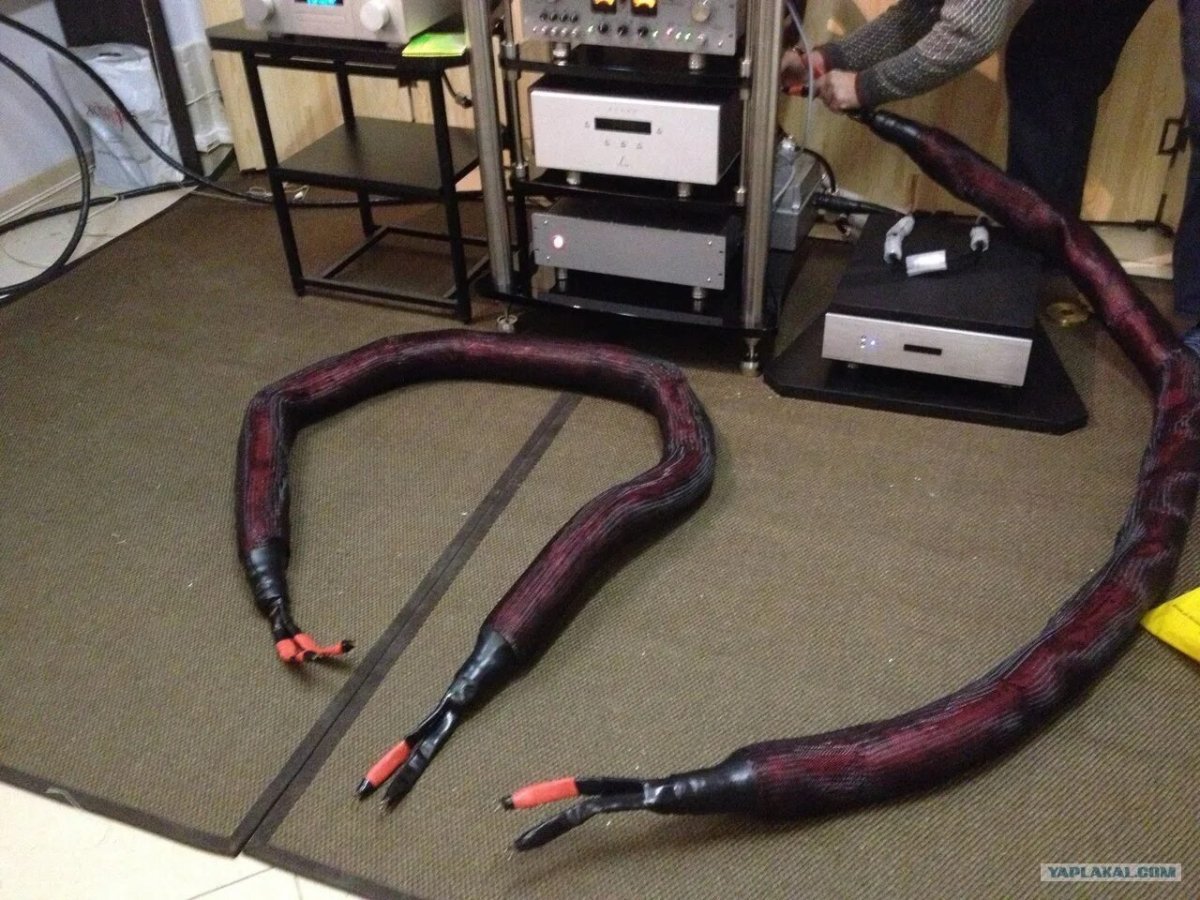 Толстый аудиофильский кабель