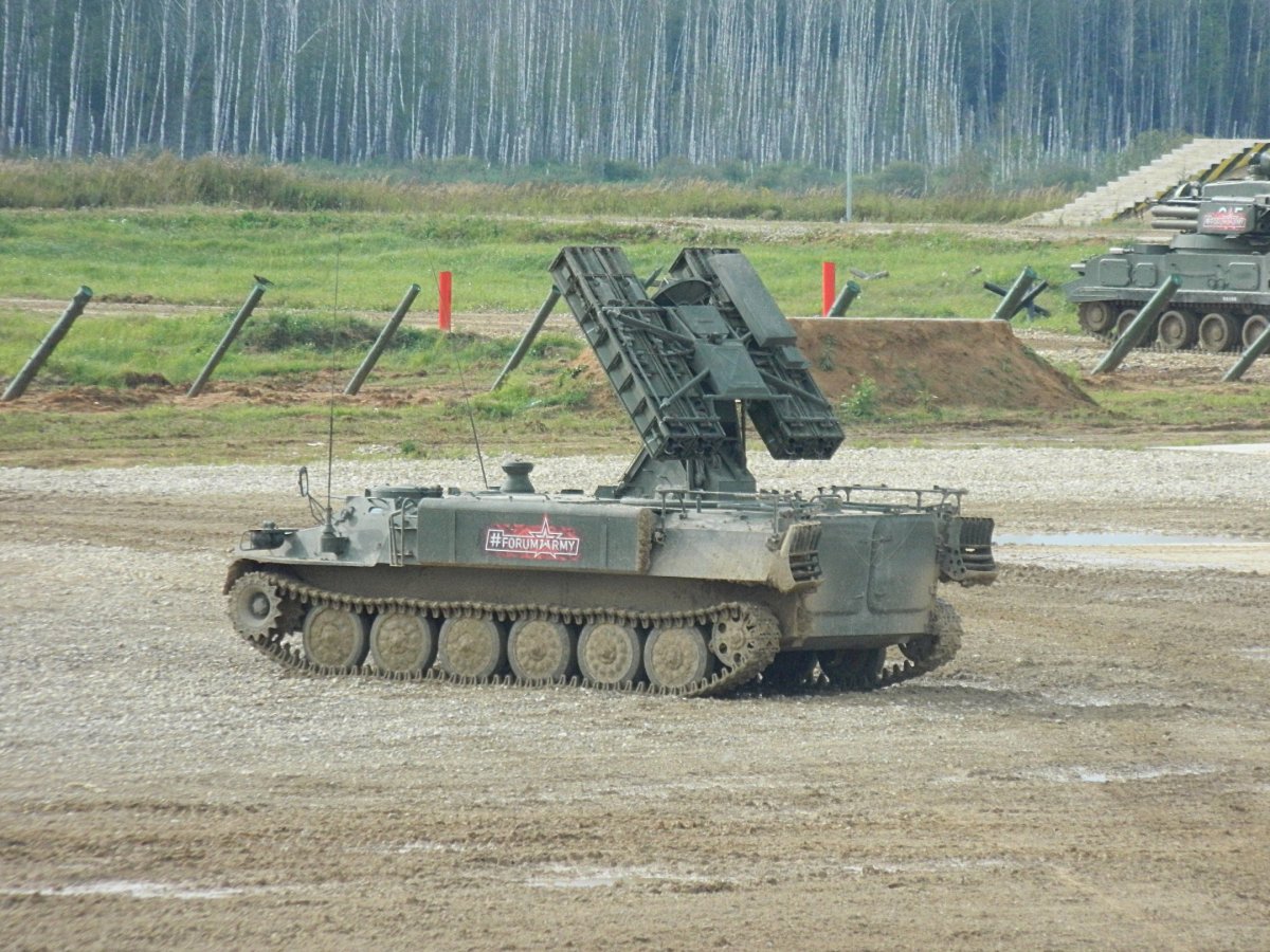 Trumpeter 1/35 05554 Российская 9к35 стрела-10 "са-13