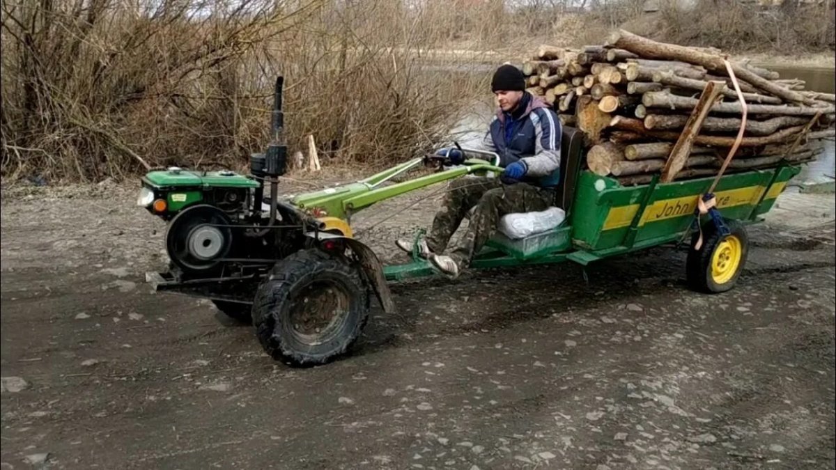 Мотоблок Нева с прицепом дров