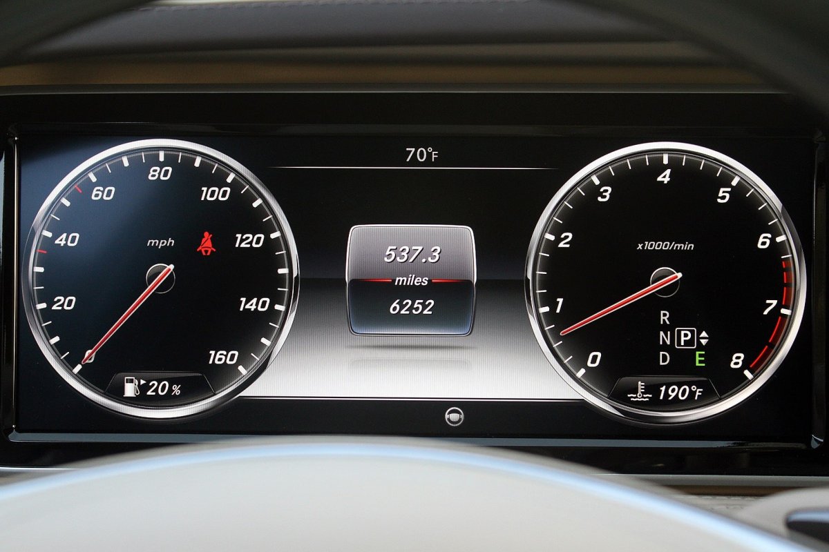 Джип Майбах 600 спидометр