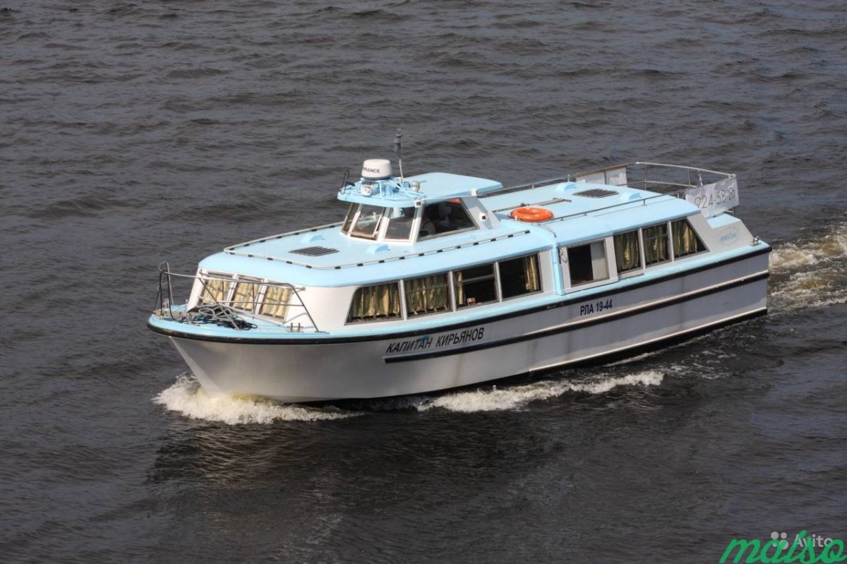 Катер Аист 701