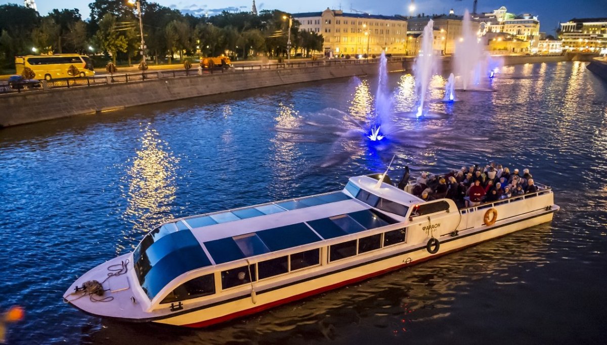 Теплоход фараон в Москве