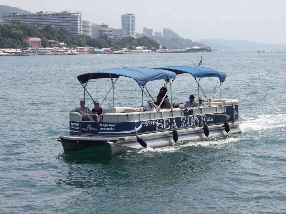 Катер прогулочный