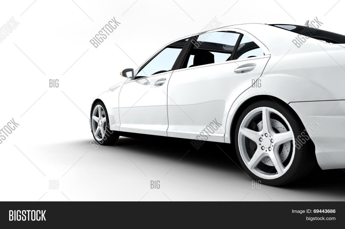 Белый автомобиль на белом фоне