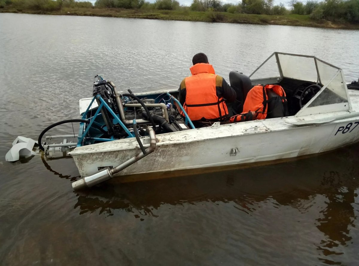 Катер Прогресс на водомете