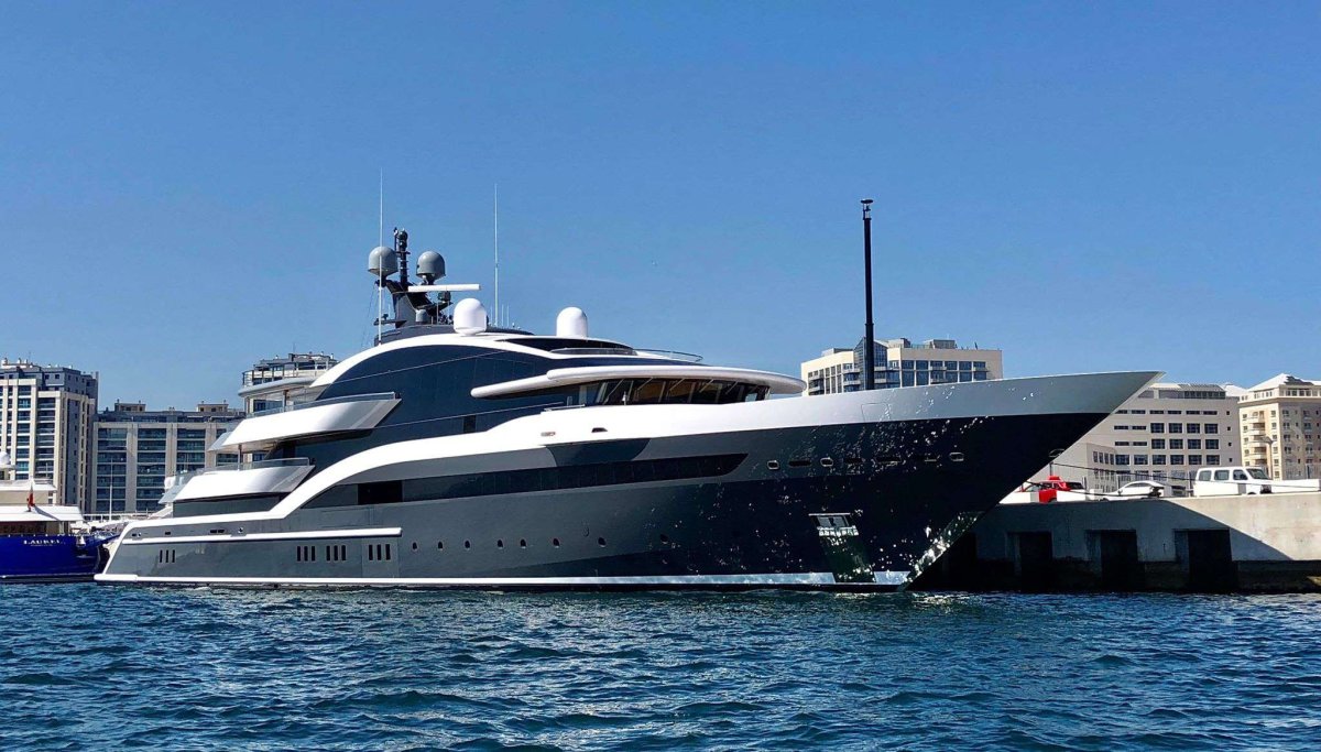 Зияд Манасир яхта