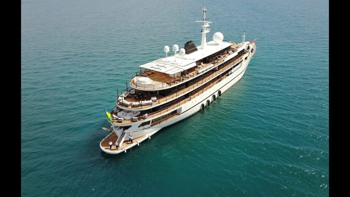 Яхта 2023 года