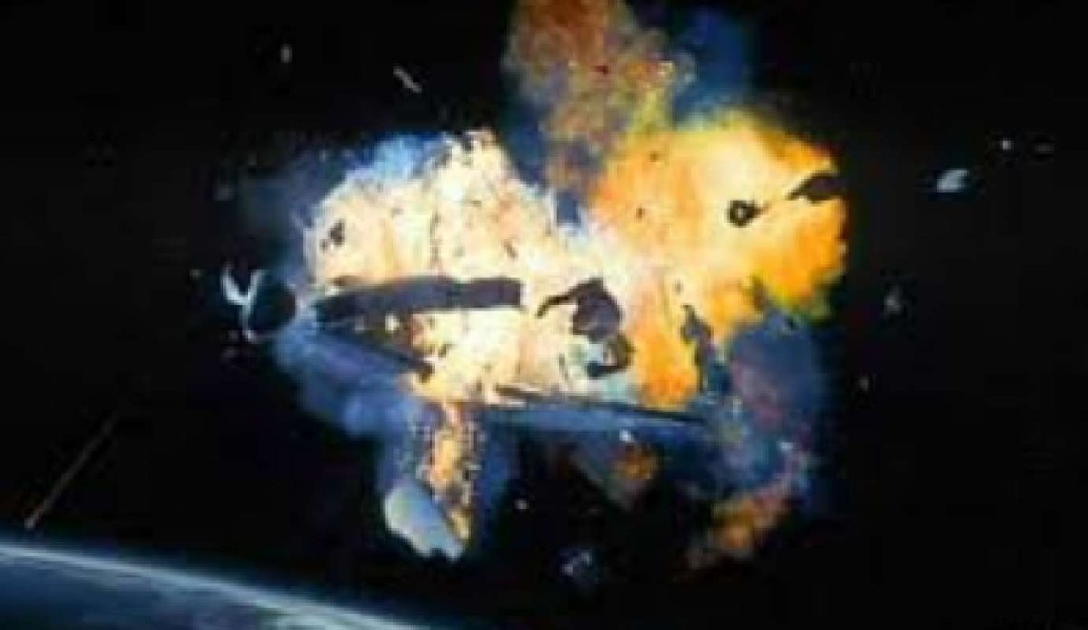 Взрыв ракеты в космосе