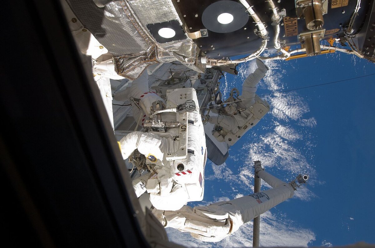 Эксклюзивное видео. Обломки шаттла на орбите.