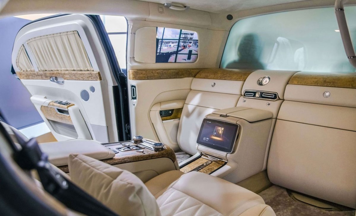 Машина Aurus Senat