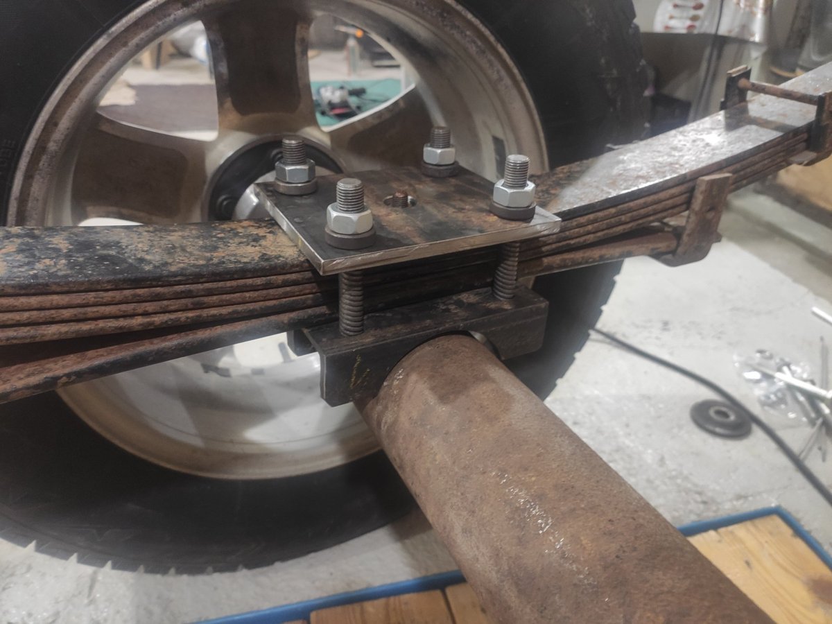 Крепление рессоры к балке