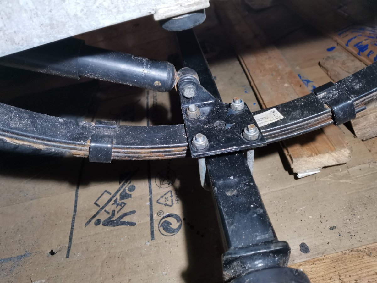 Болт крепления рессоры прицепа МЗСА