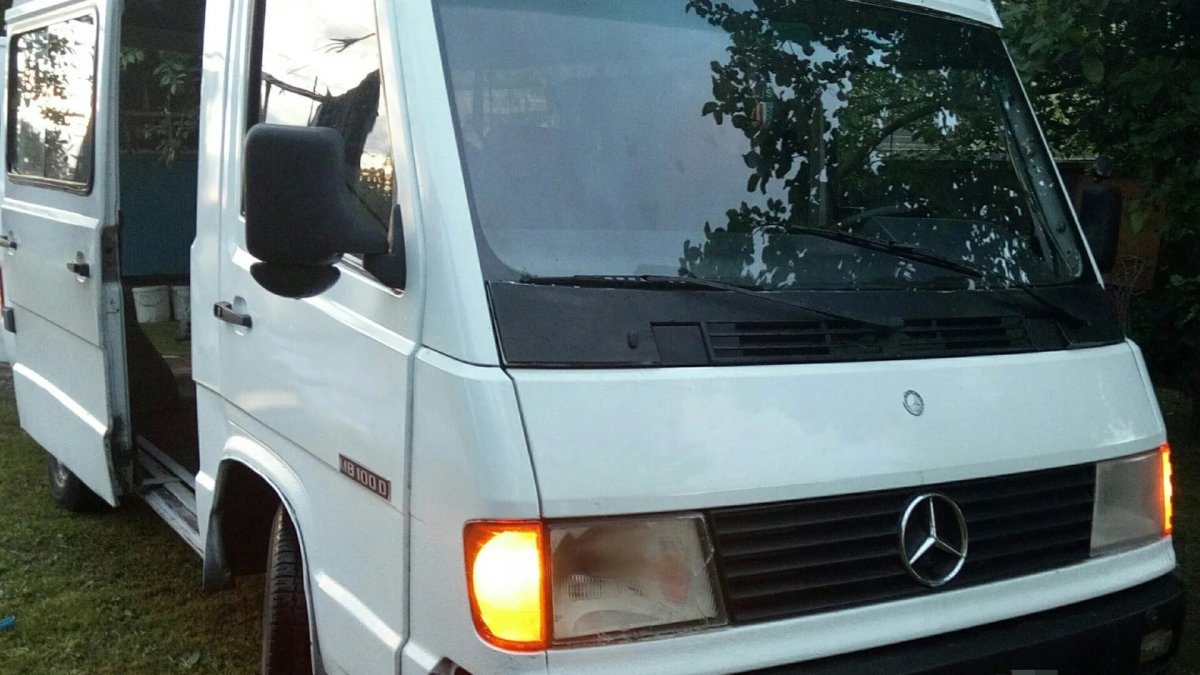 Мерседес Бенц мв100