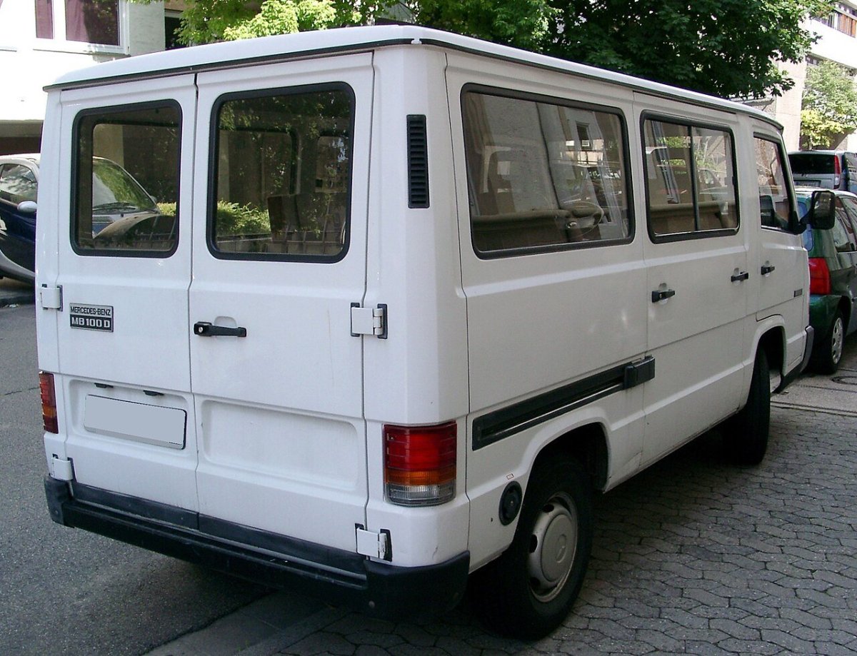 Мерседес Бенц МБ 100
