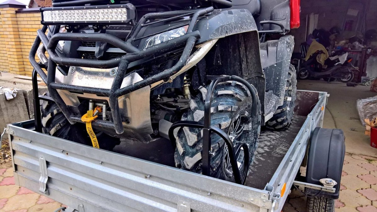 Крепеж квадроцикла в прицепе