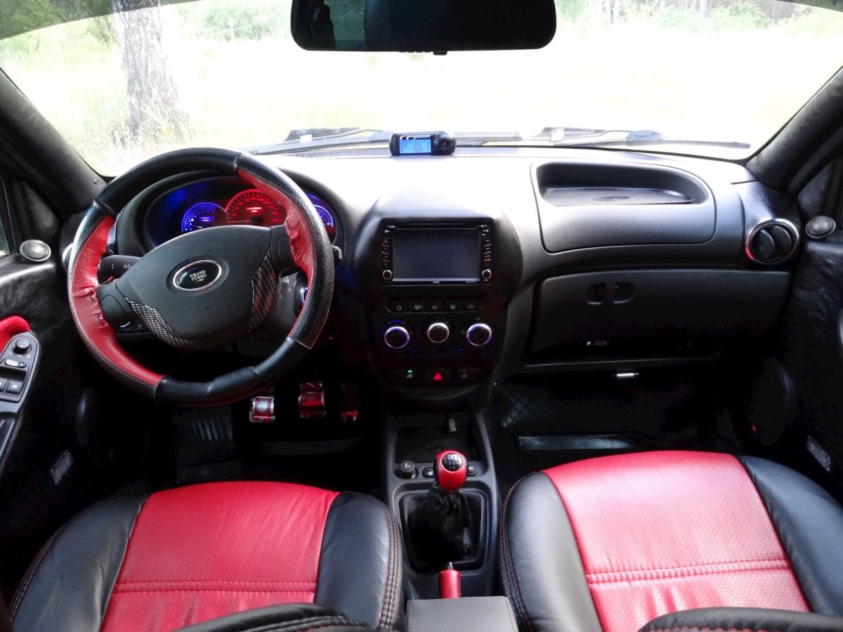 Черный салон Лада Калина 2 спорт