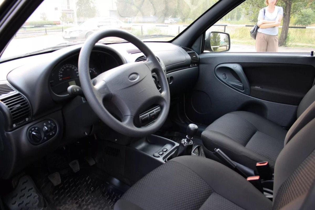 Лада Калина 1 черный салон