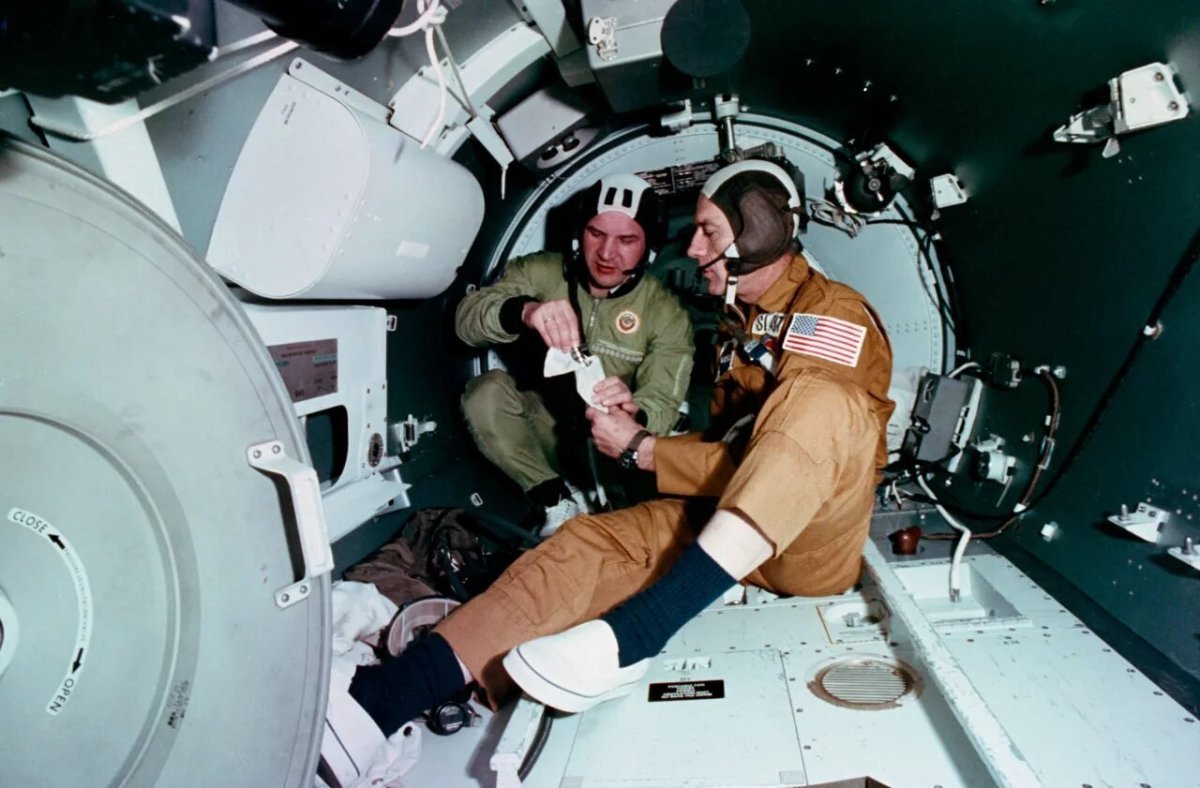 Экипаж Союз-Аполлон 1975