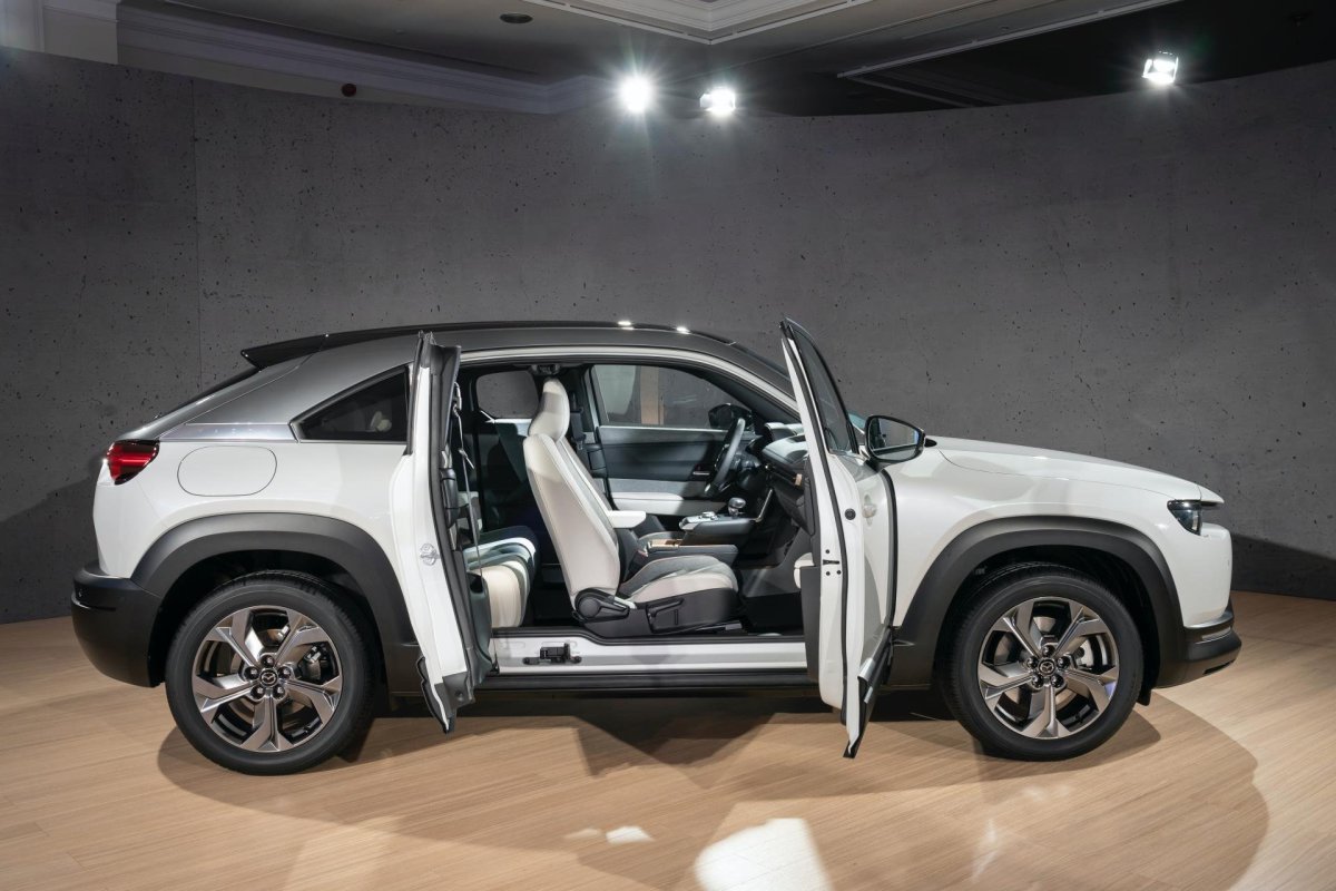 Mazda электроавтомобиль MX-30