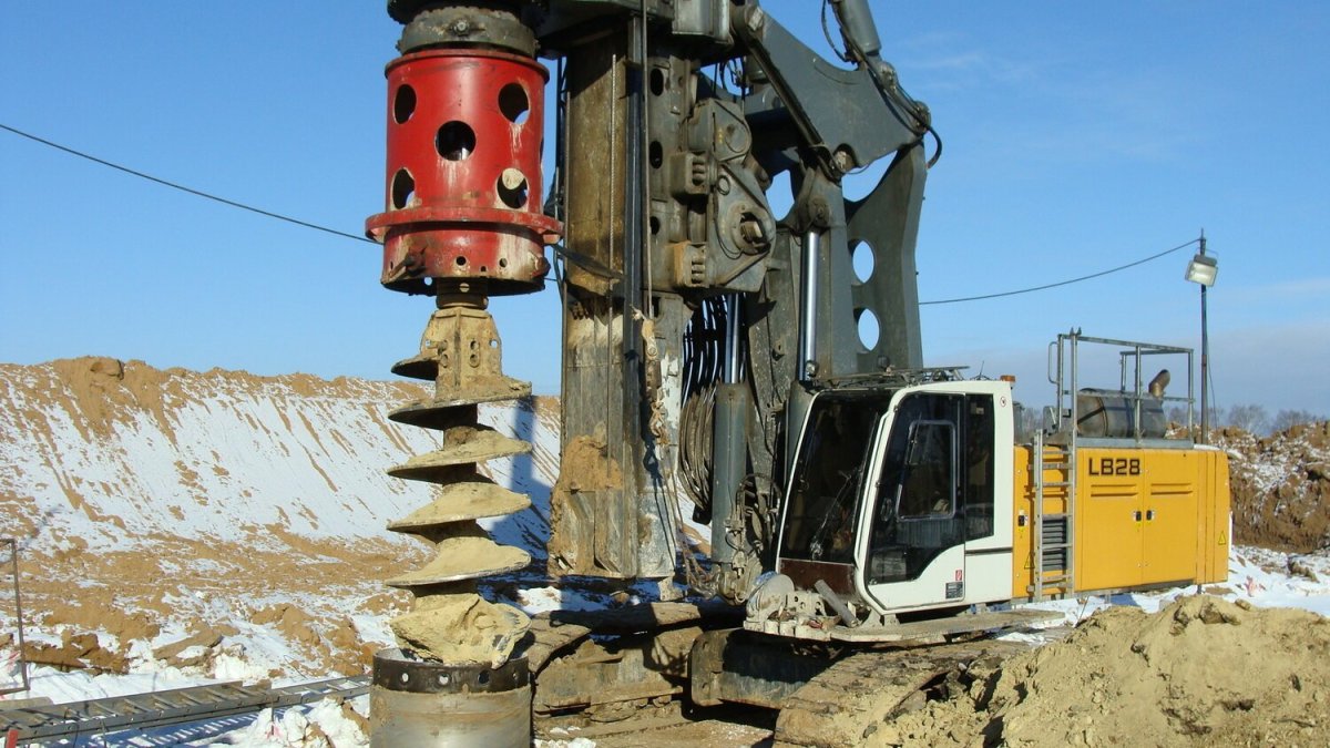 Буровые станки вращательного бурения шарошечными долотами