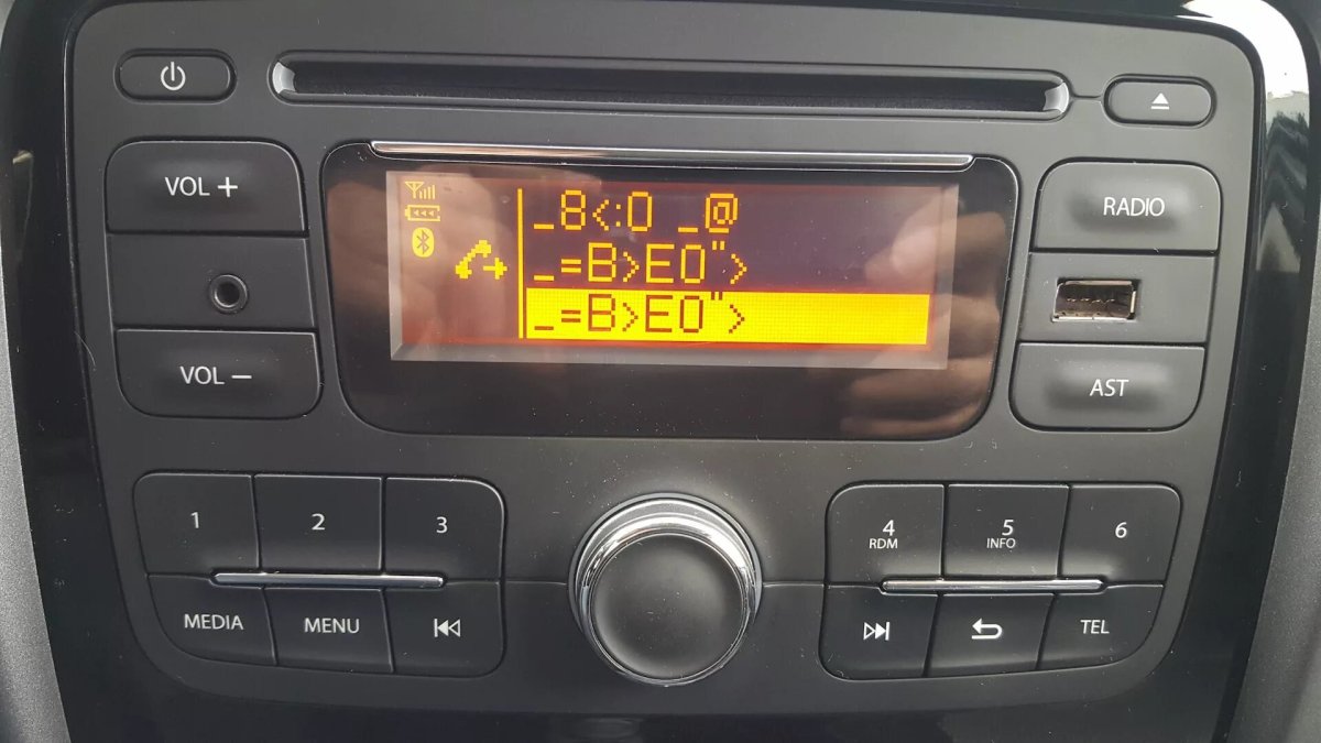 Штатная магнитола Рено Дастер 2012