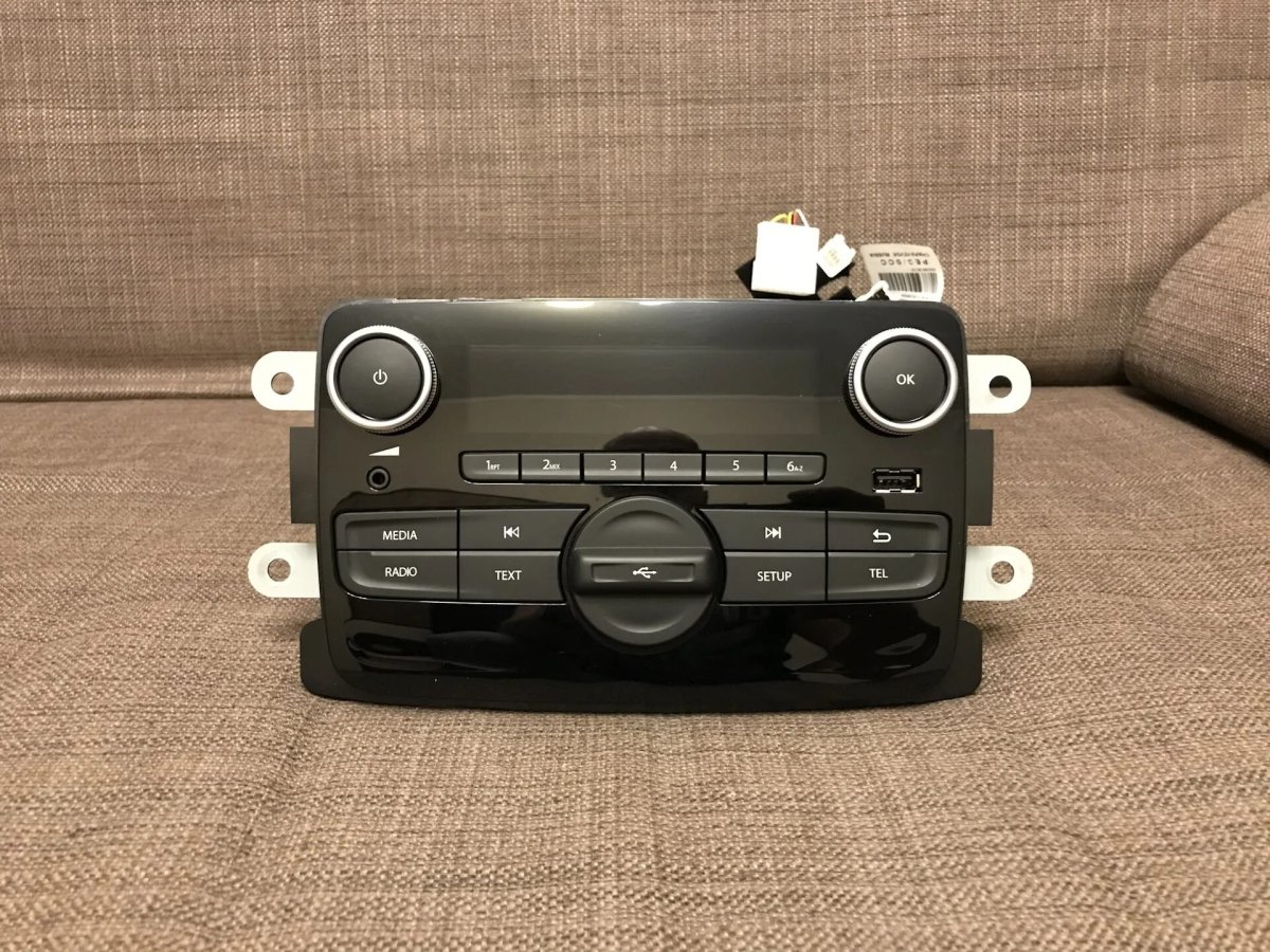 Штатная магнитола Рено Дастер 2020