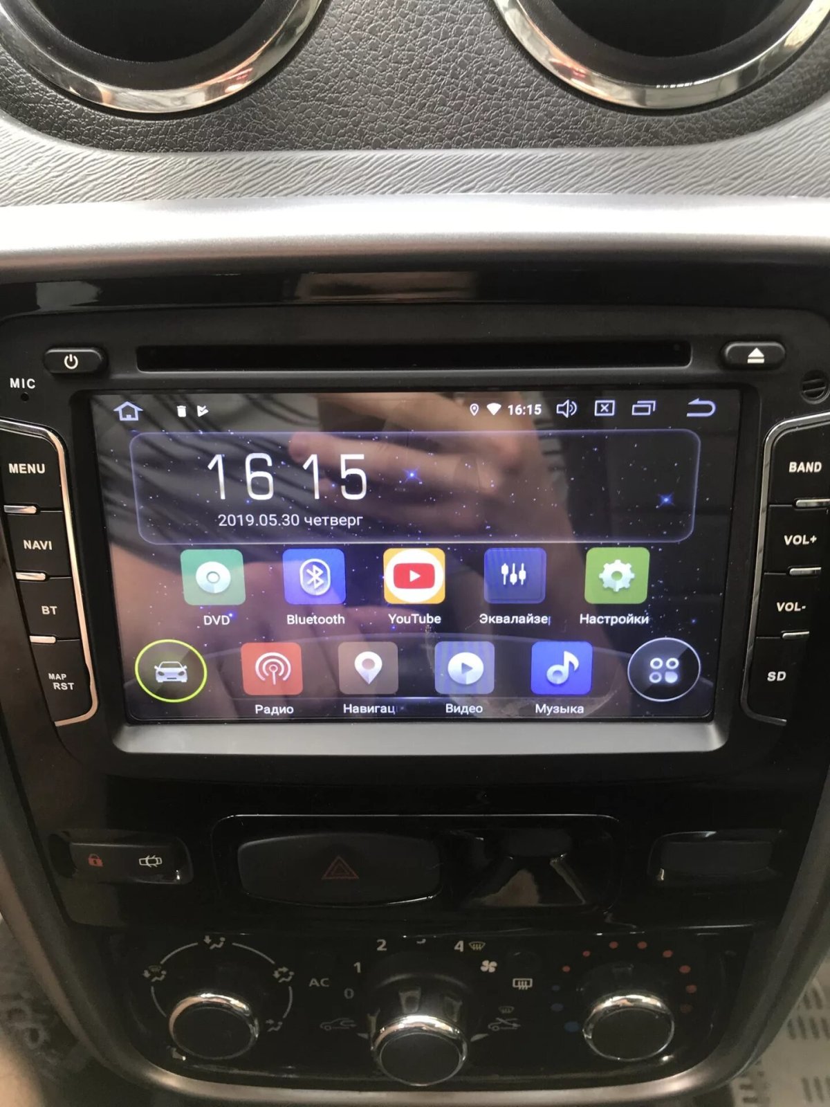 Магнитола для Renault Duster 2012 год штатная