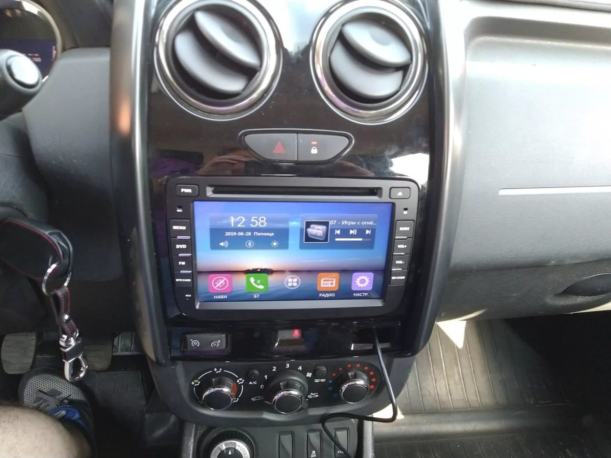 Магнитола Рено Дастер 1