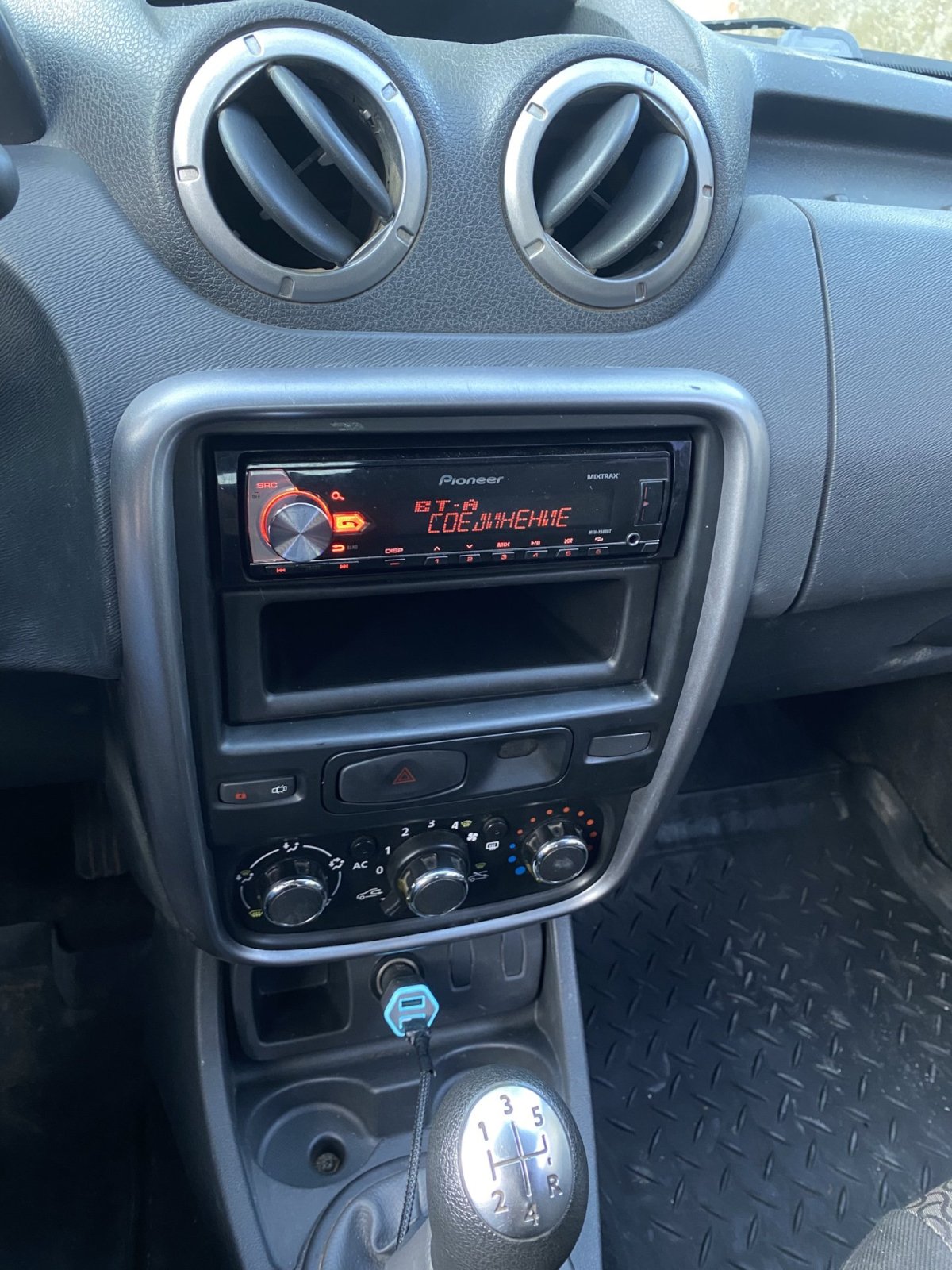 2 Din магнитола в Рено Логан 1