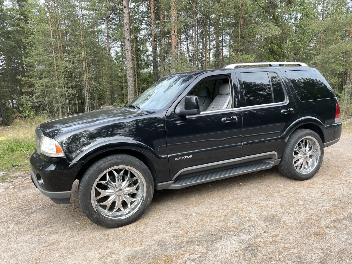 Lincoln Aviator interesting Color
