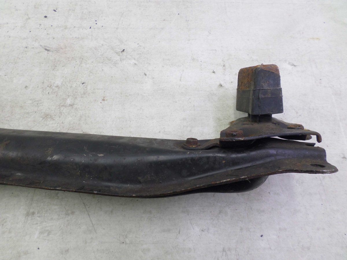 Передняя продольная балка