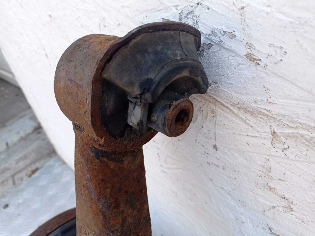 Подрамник задний Понтиак Вайб 2003