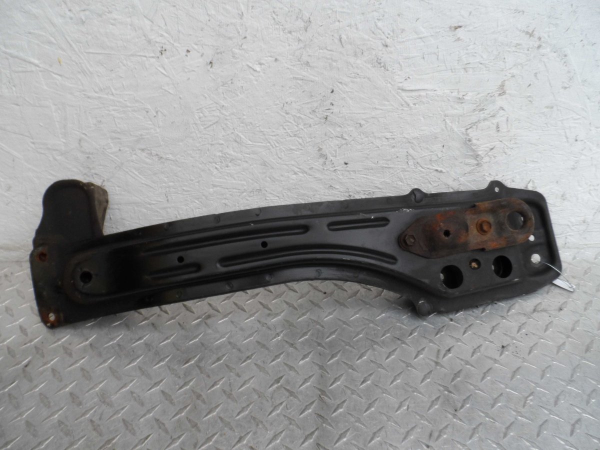 Подрамник Понтиак Вайб 2003