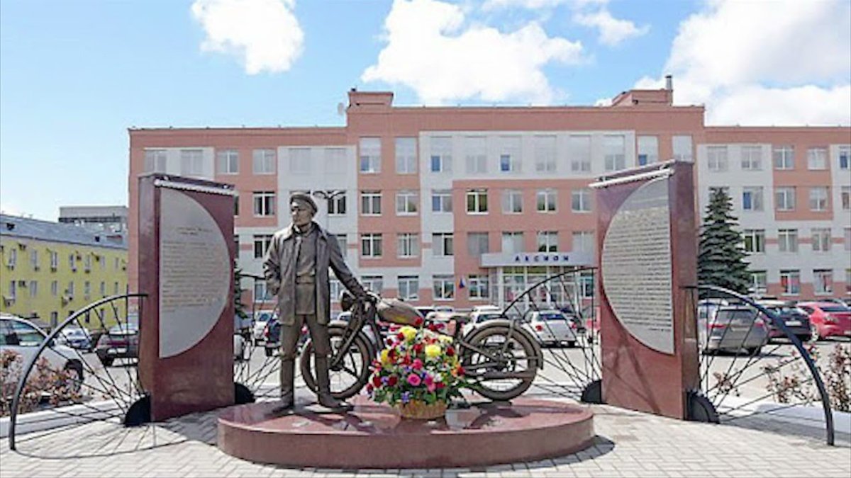 Памятник Можарову Ижевск