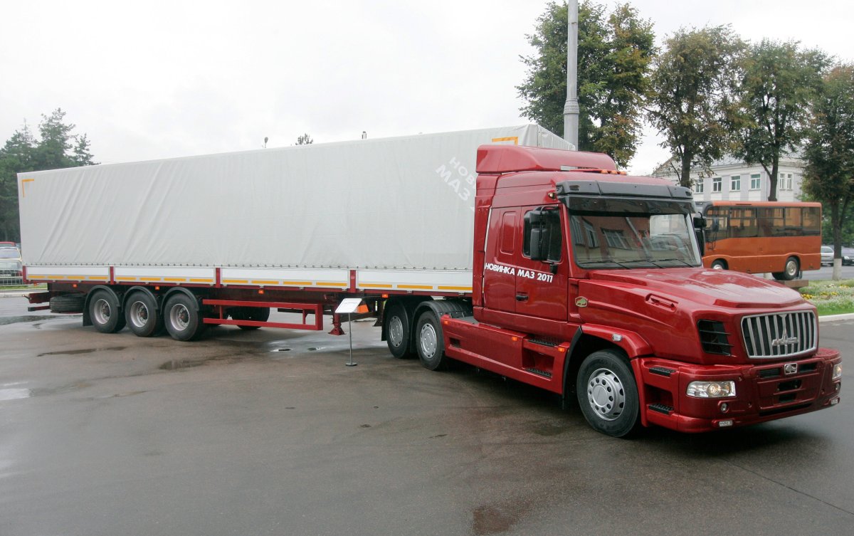 Капотный МАЗ 6440