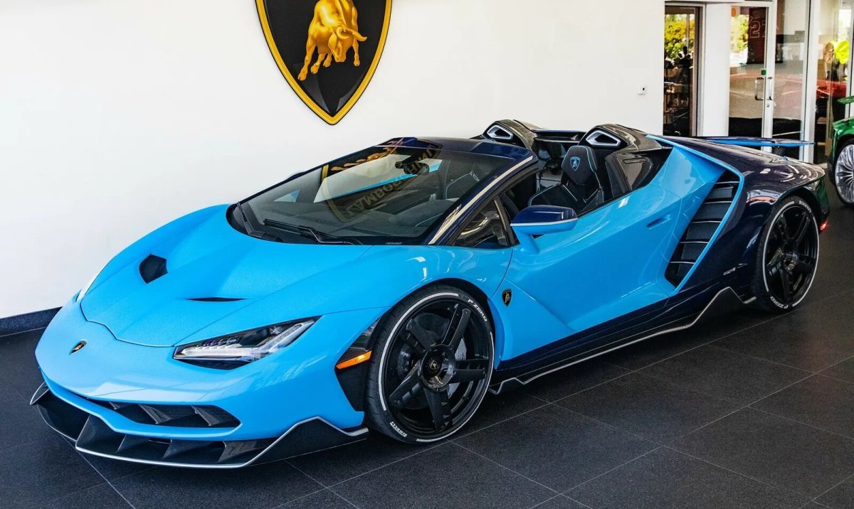 Lamborghini Centenario голубая