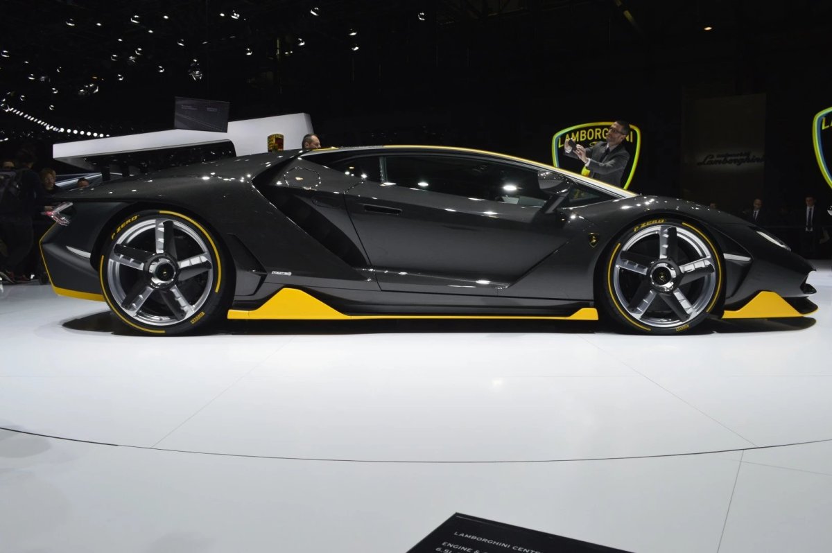 Фото Ламборгини на выставке