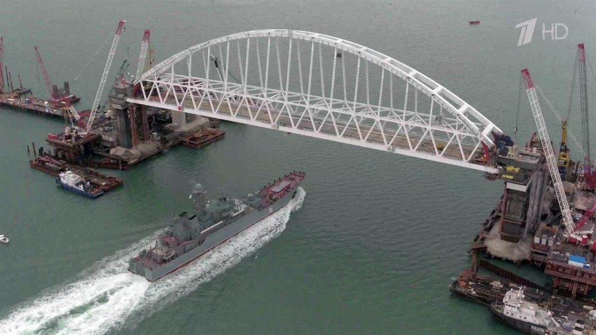 Крымский мост корабли