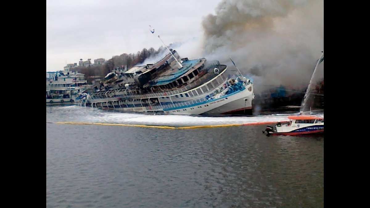 Катастрофа 1983 теплоход Александр Суворов трагедия