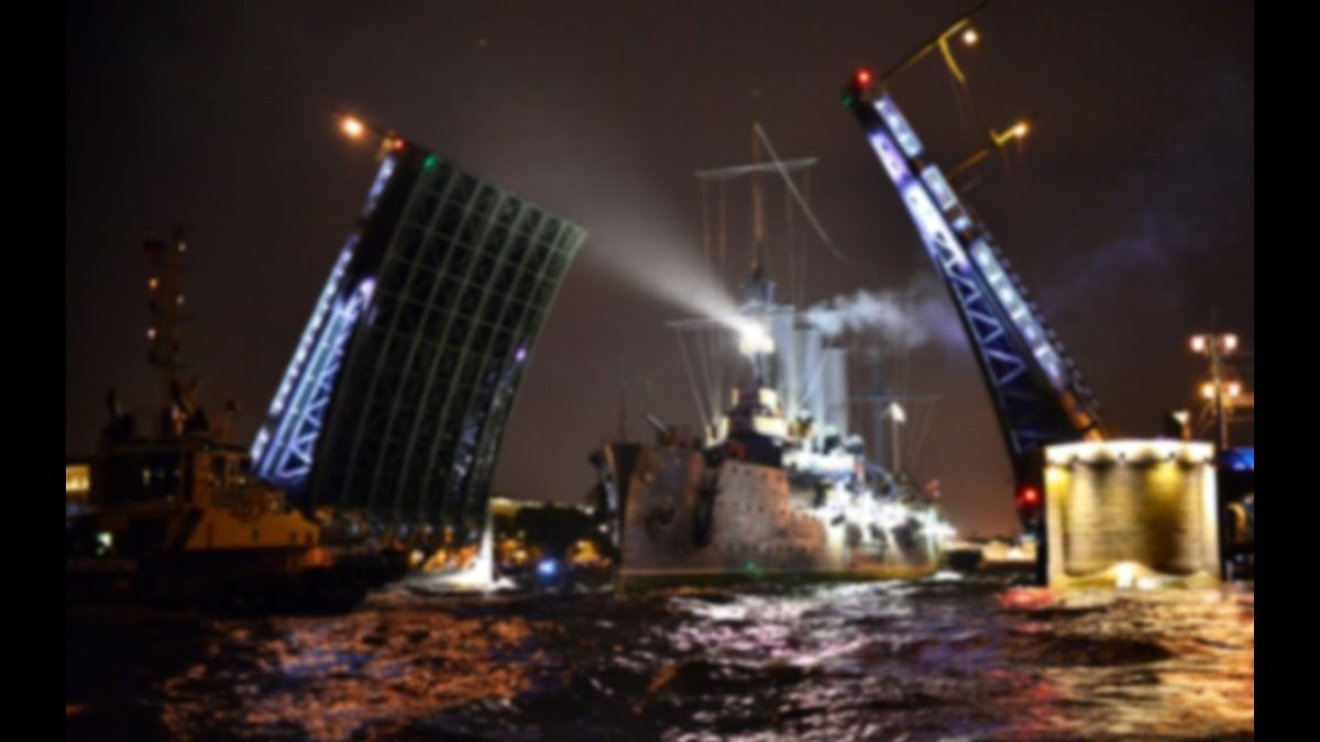 Разведенные мосты на Неве