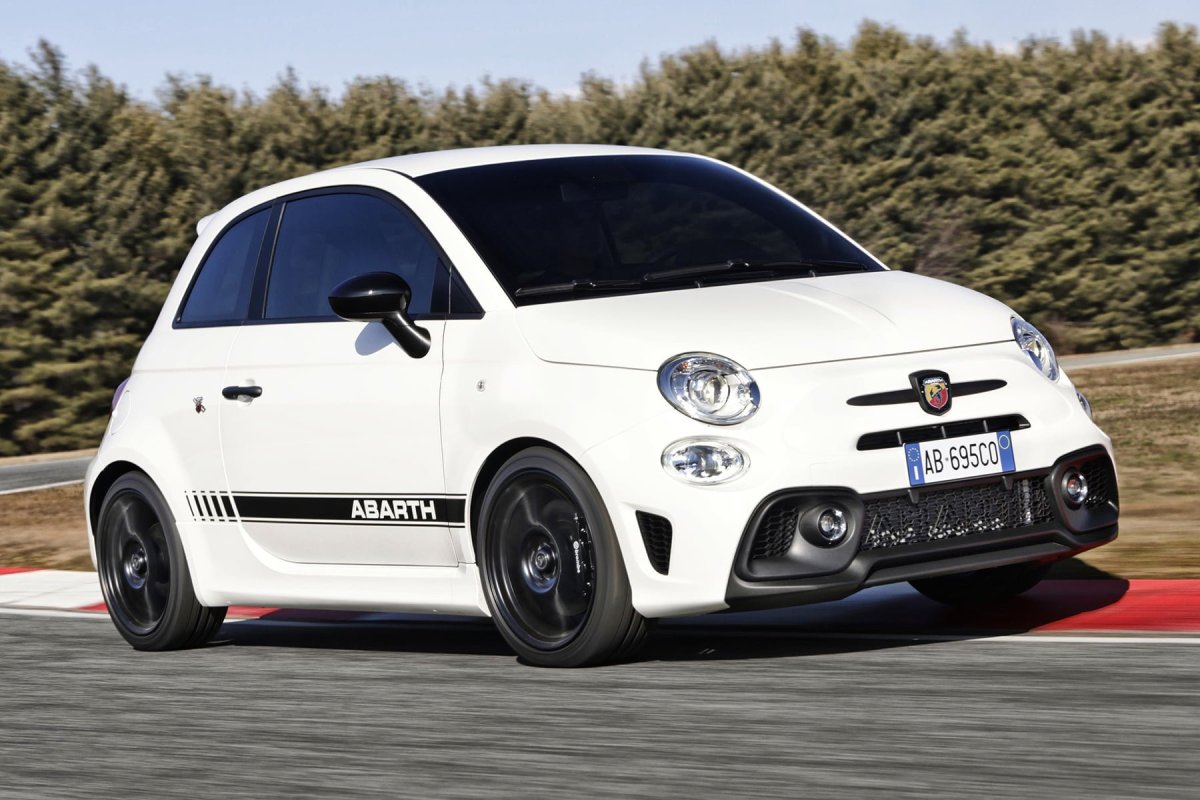 Фиат Абарт 2022