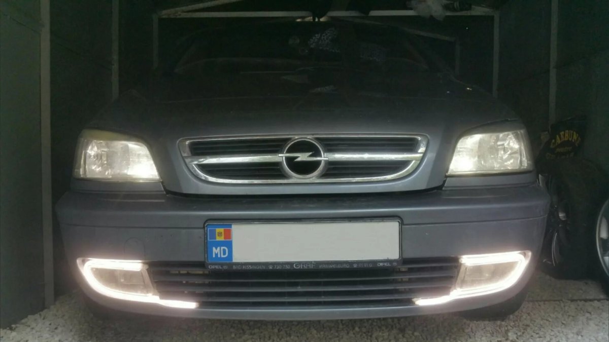 Ходовые огни на Opel Zafira