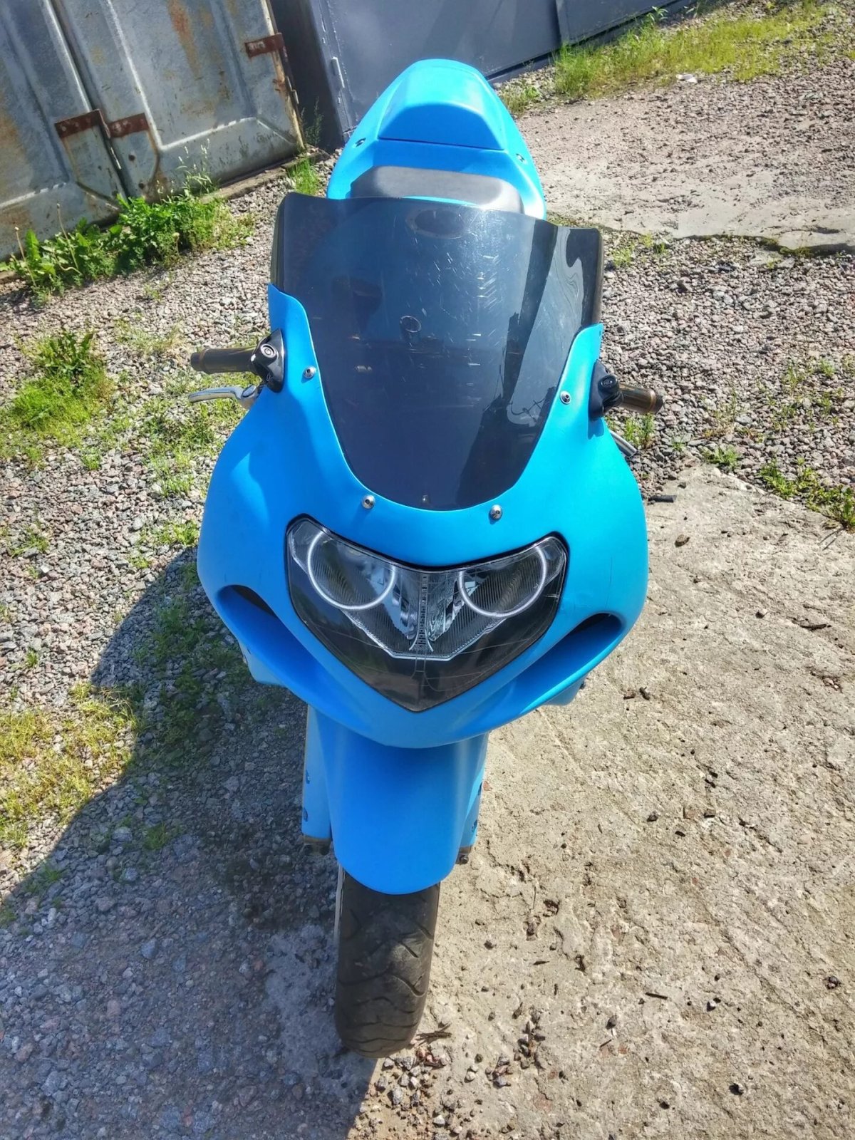 Синяя краска для мотоцикла