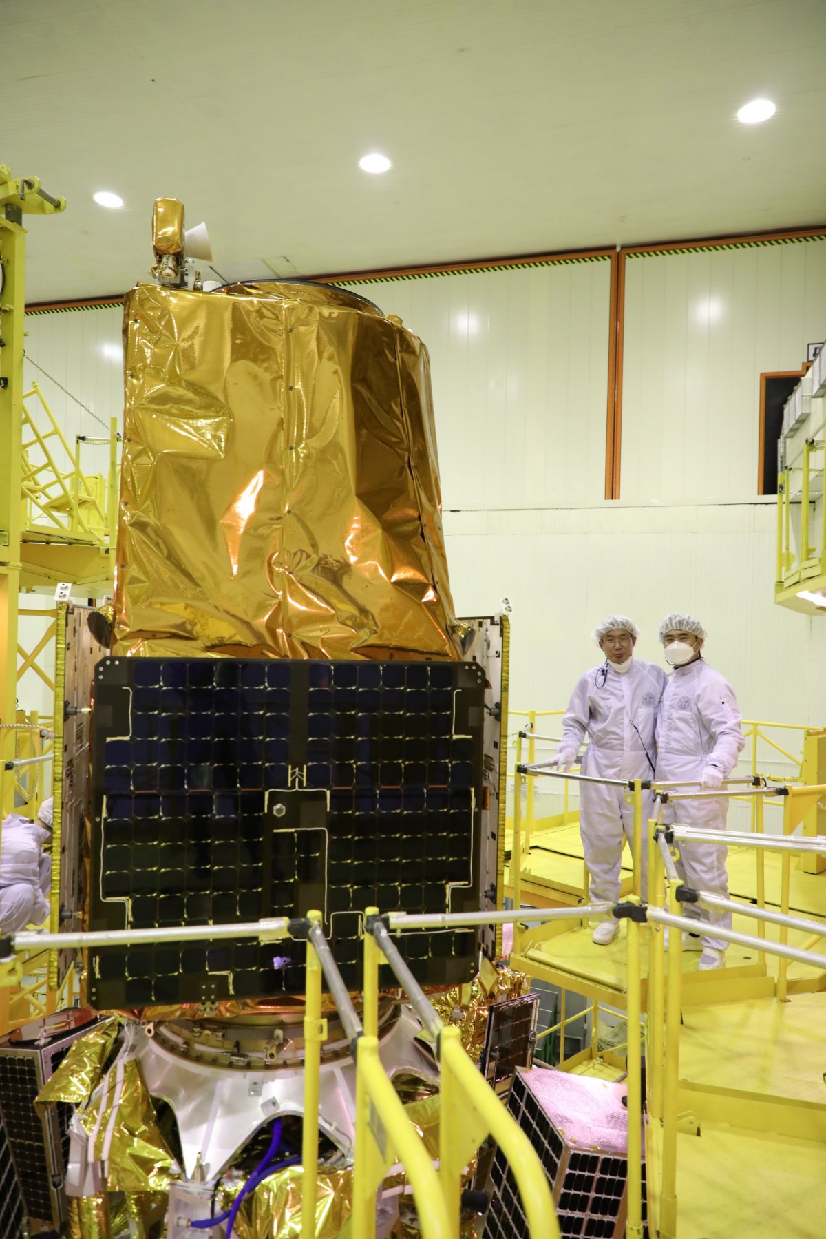 Сборка космических аппаратов