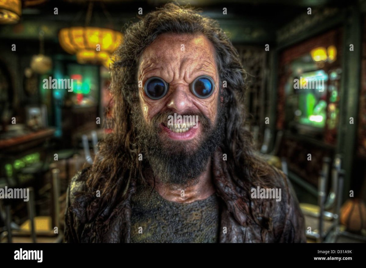 Люди в черном борись животное